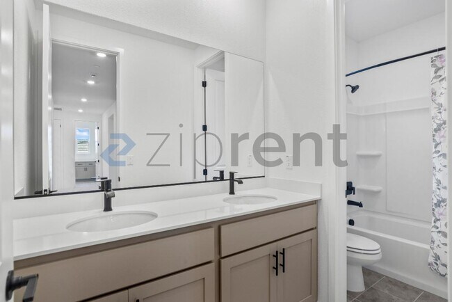 Building Photo - 3284 Oak Trl Dr