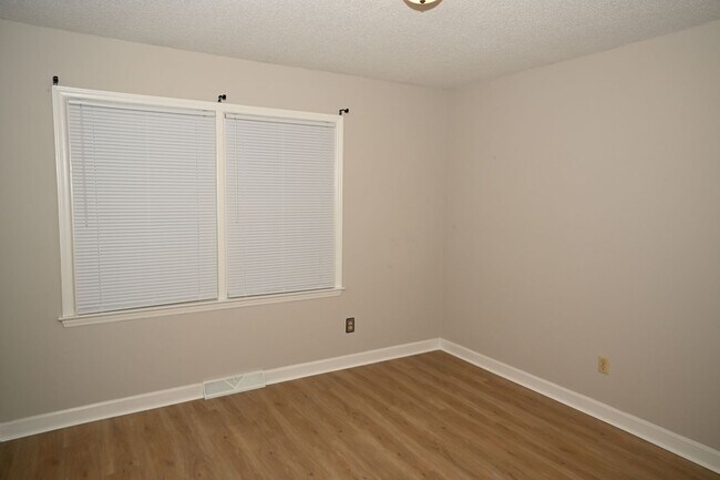Building Photo - North Mebane