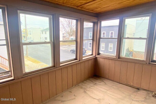 Building Photo - 163 Paine St