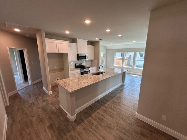 Building Photo - 268 Sunnyside St