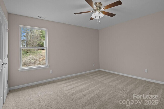 Building Photo - 302 Flanders Dr