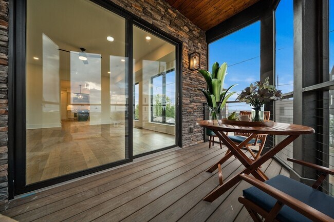 Building Photo - 6011 Hill Cir Dr