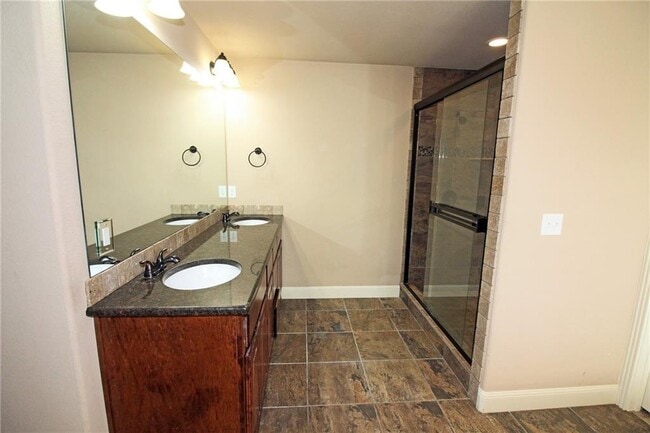 Building Photo - 3108 SW Oakleigh Rd