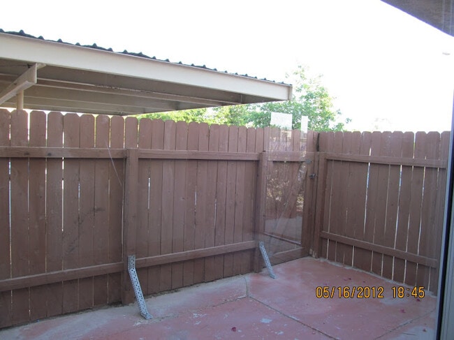 Building Photo - 3518 Villa Knolls N Dr