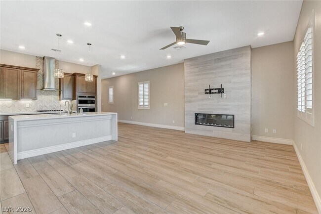 Building Photo - 4124 Elegant Chateau St