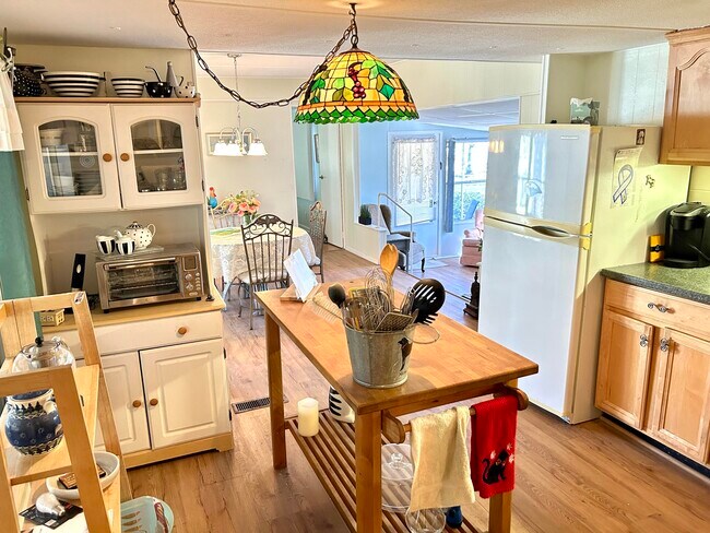 Building Photo - 425 Bougainvilla Dr