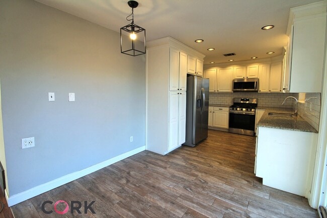 Building Photo - 609 Belle Air Ave