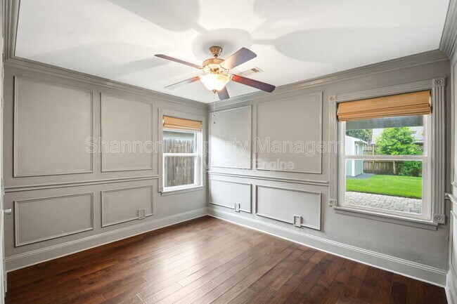 Building Photo - 2207 Saxon Dr