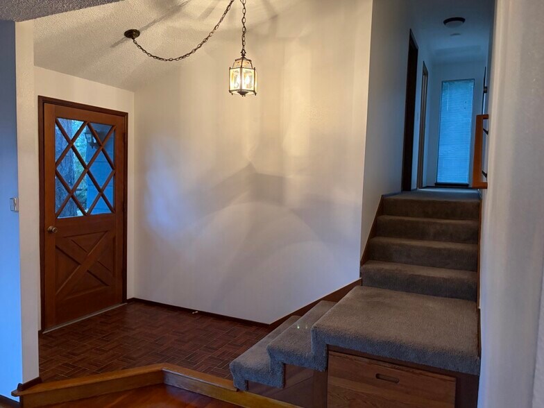 Building Photo - 7748 Zangle Rd NE