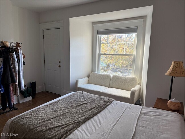 Building Photo - 1320 W 108th St