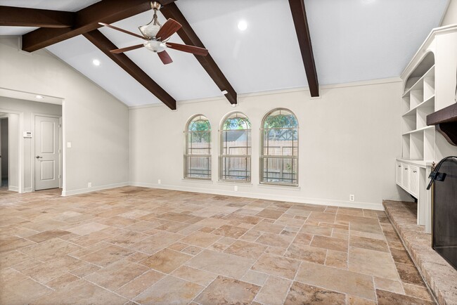 Building Photo - 2227 Parana Dr