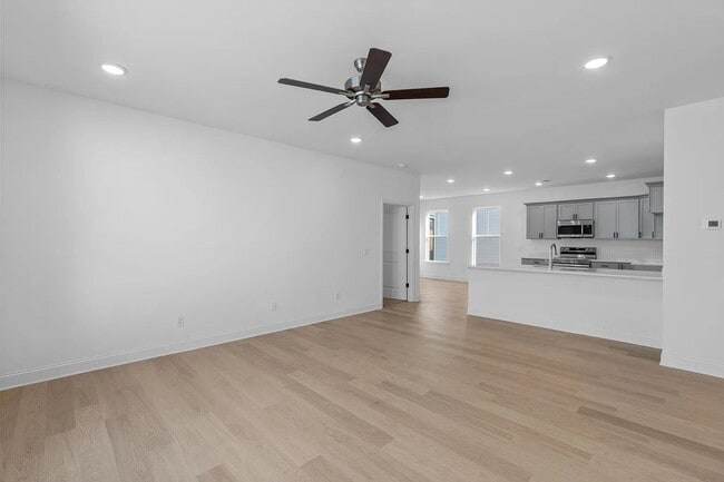 Building Photo - Stunning 3-Bed, 3-Bath Home in James Creek — ONE MONTH FREE RENT!