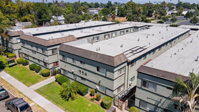 Building Photo - Gordon Manor