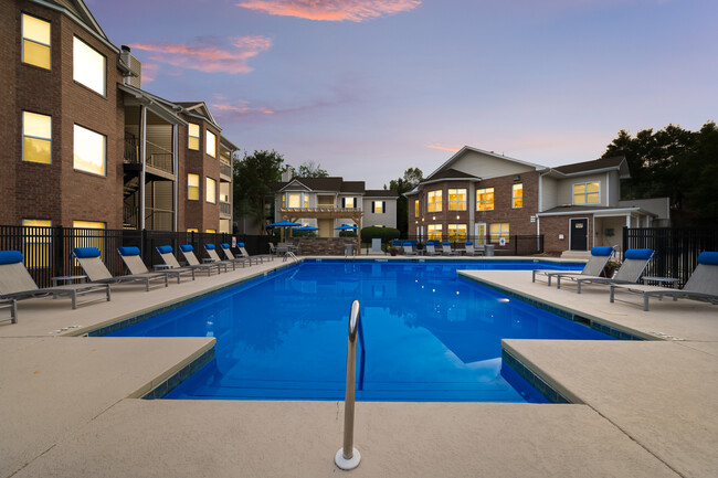 Resort-style swimming pool - Chace Lake Villas