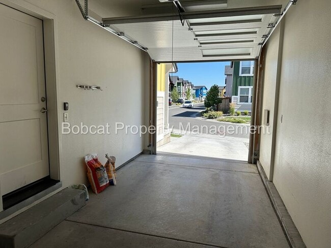 Building Photo - 3804 Bonnie Pl