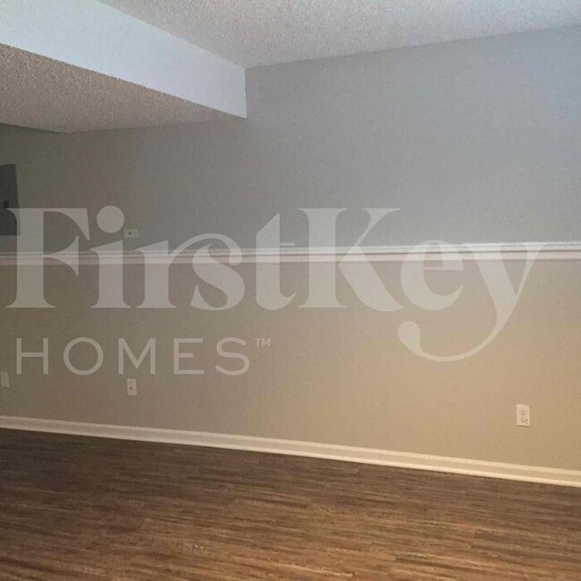 Building Photo - 1707 Brent Ln