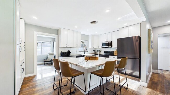 Building Photo - 101 N Mercury Ave