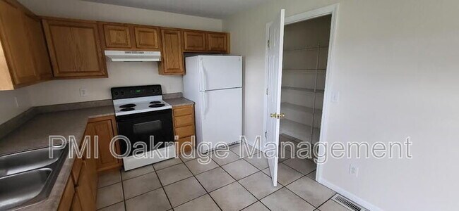 Building Photo - 749 Charlton Ct