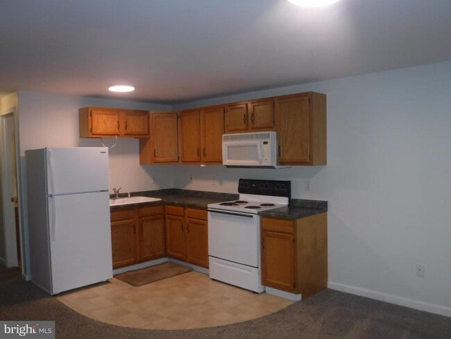 Primary Photo - 12 S Main St