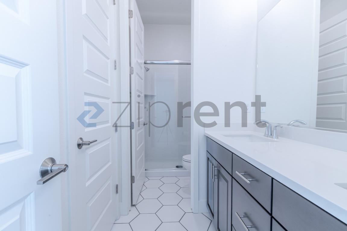 Building Photo - Unit