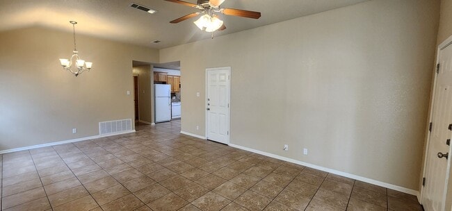 Building Photo - 3 Bedroom 2 bath Duplex South Killeen VIEWABLE SOON