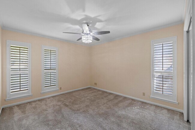 Building Photo - 10305 Caracara Dr