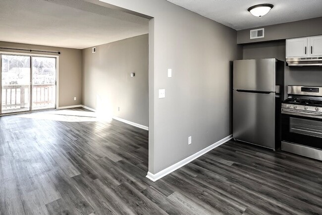 Building Photo - Beautiful 1-Bedroom Apartment Home with large balcony!