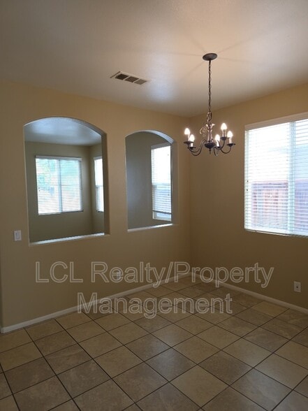 Building Photo - 1737 Dobell St