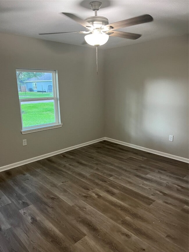 Building Photo - 7202 Carver Ave