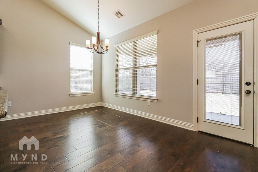 Building Photo - 610 Hawthorn Way