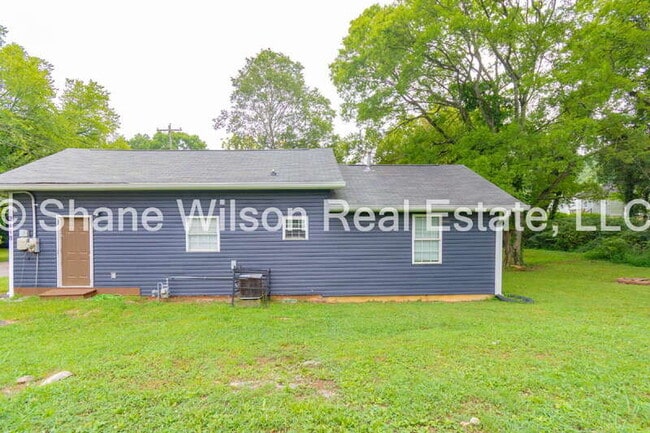 Building Photo - 2118 N Chamberlain Ave