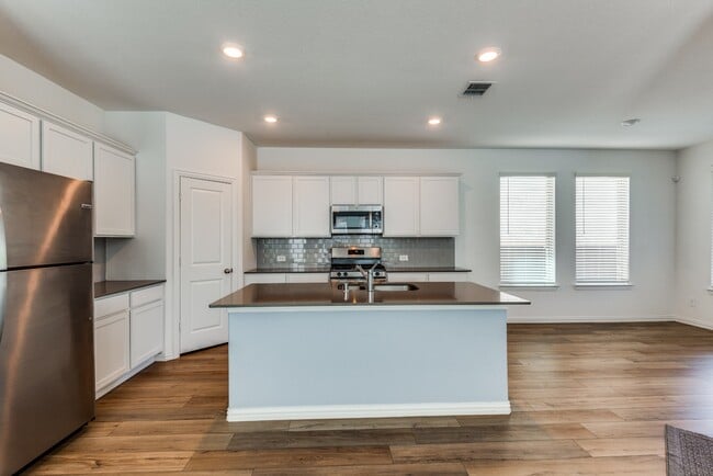 Building Photo - New Construction Home AVAILABLE NOW with washer and dryer INCLUDED!