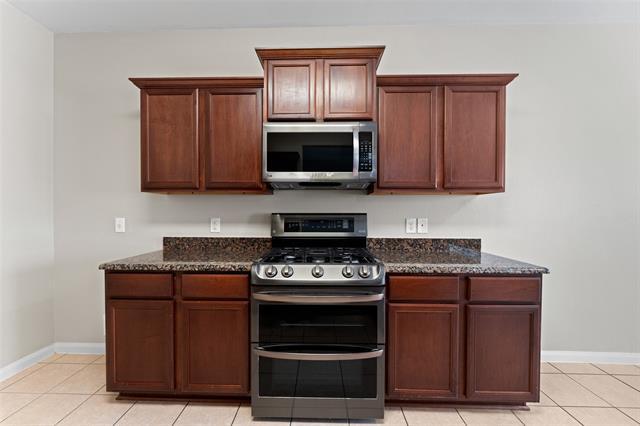 Building Photo - 504 Riverbed Dr