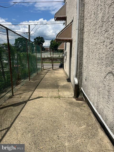 Building Photo - 2070 Haines St