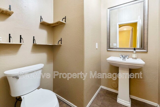 Building Photo - 2314 W Jake Haven