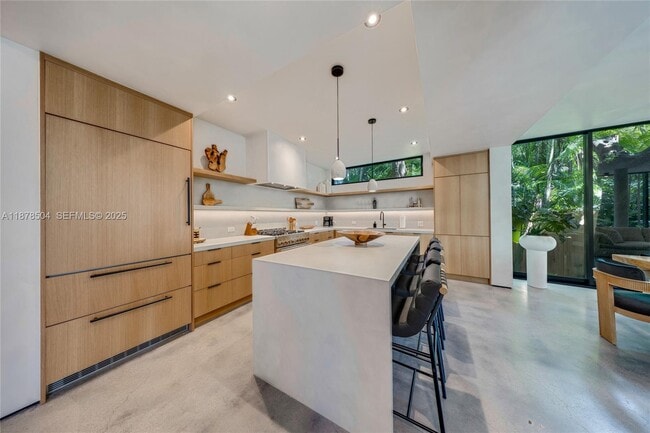 Building Photo - 1000 NW 9th Ct