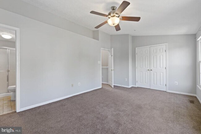 Building Photo - 806 Lilac Ct