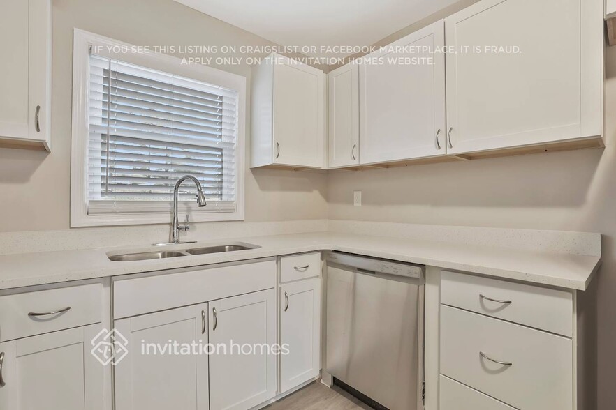 Building Photo - 2038 Rebecca Ln