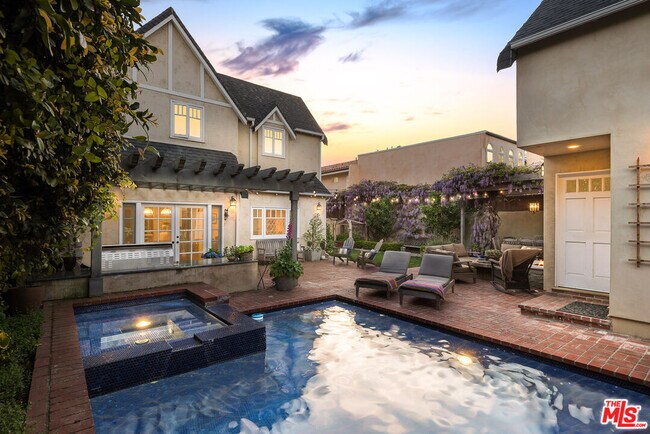 Building Photo - 427 12th St