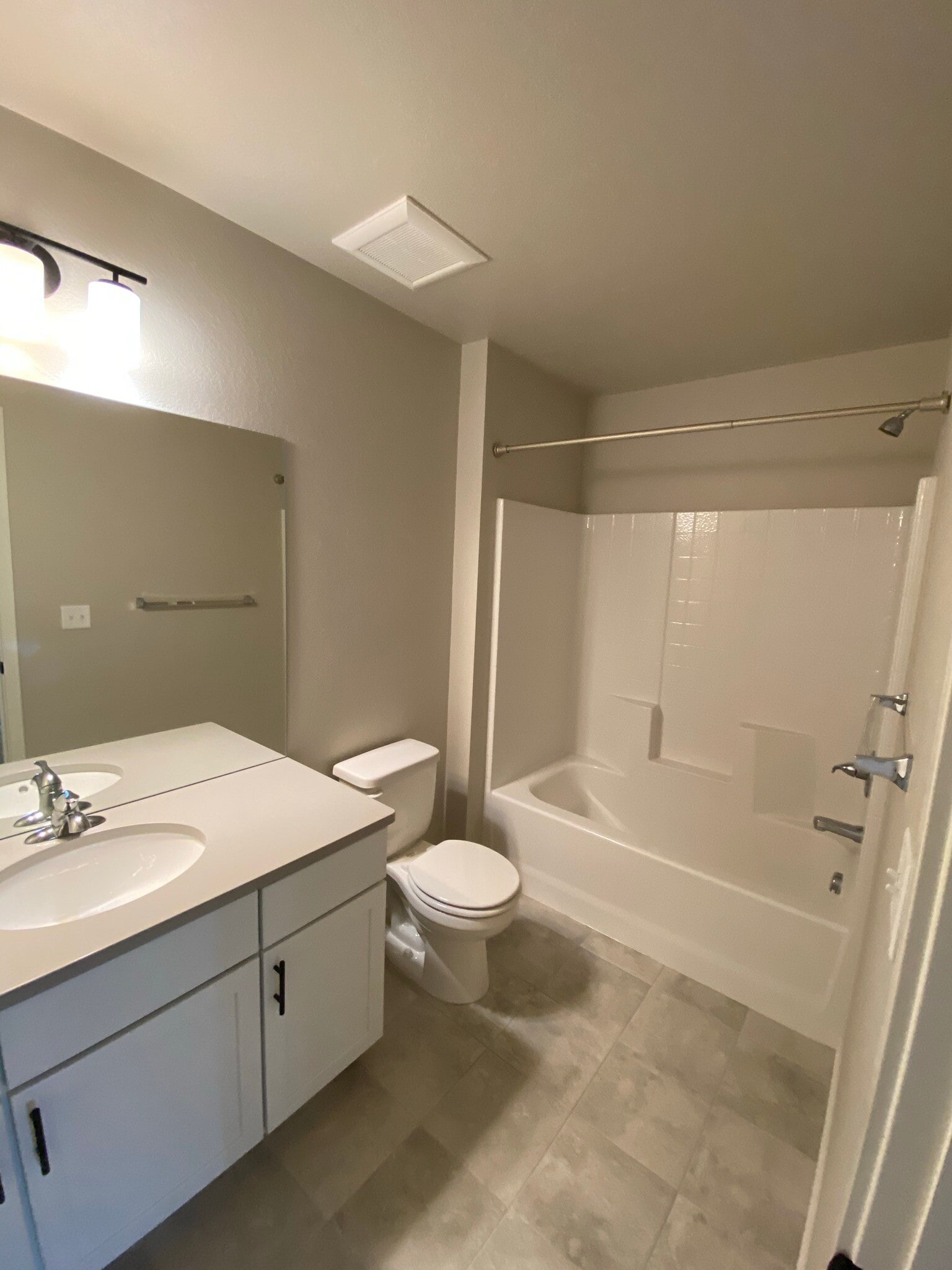 Upstairs bath - 2614 Avenger Pl #5