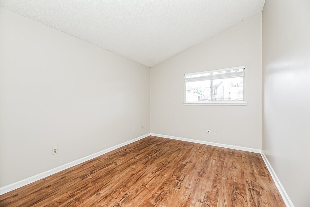 Building Photo - 2513 Townsquare Dr
