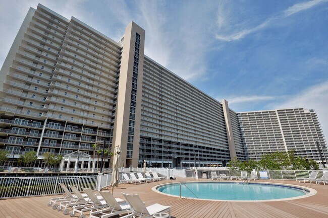 Building Photo - 9815 S Thomas Dr