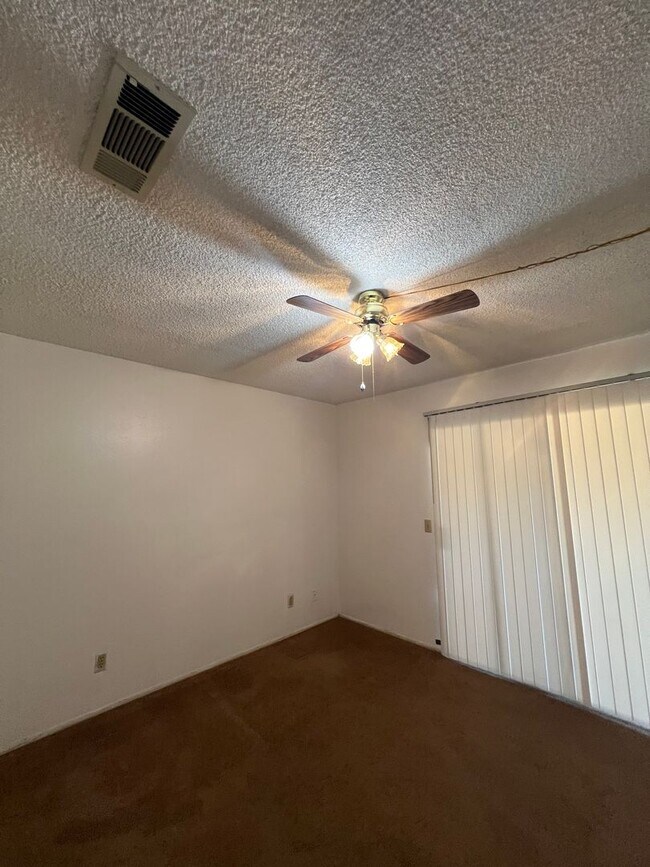 Building Photo - Cozy Two Bedroom One Bathroom Home in Hemet 55+ Community
