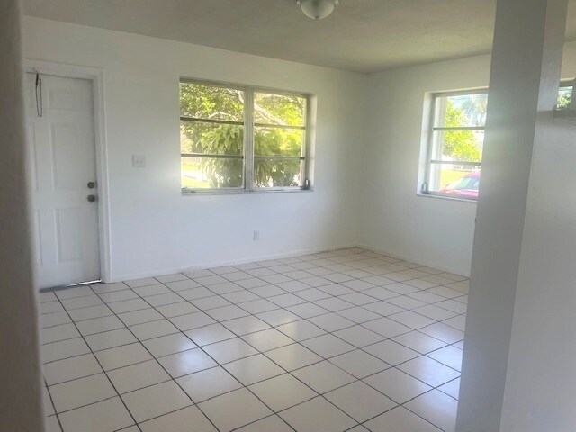 Building Photo - 106 NE 1st Ct