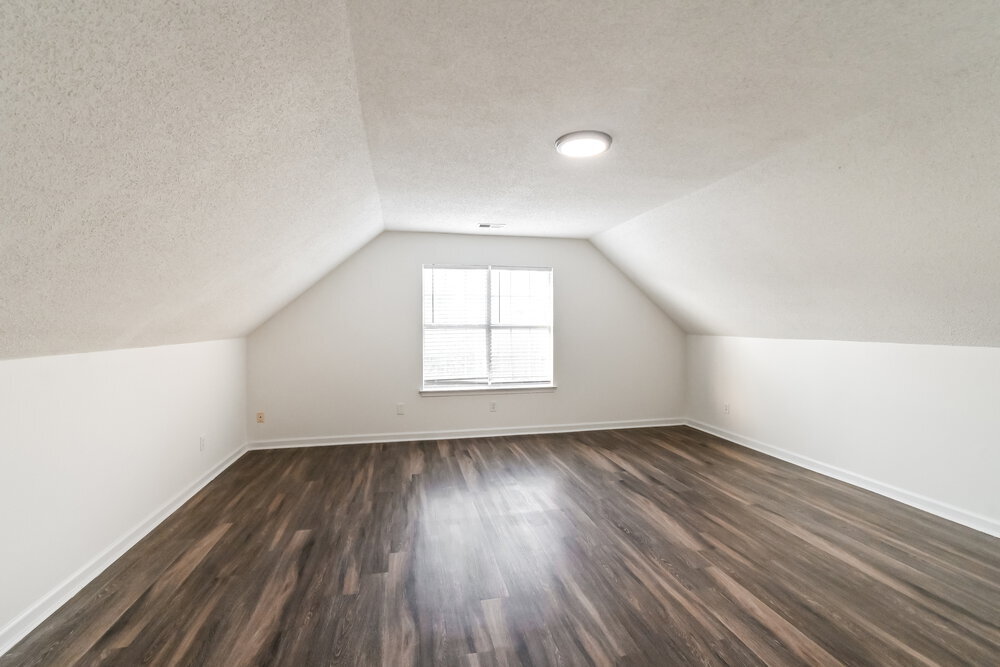 Building Photo - 7159 Creekside Dr