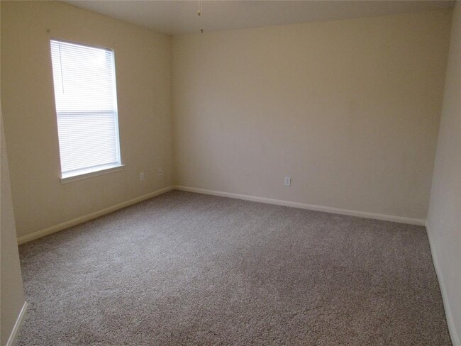 Building Photo - 6338 Applewood Forest Dr