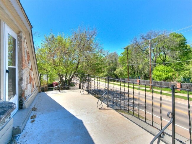 Building Photo - 734 Boyd St