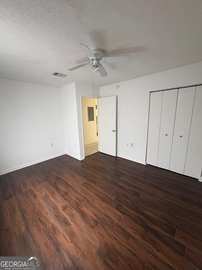 Building Photo - 502 Chateau Cir