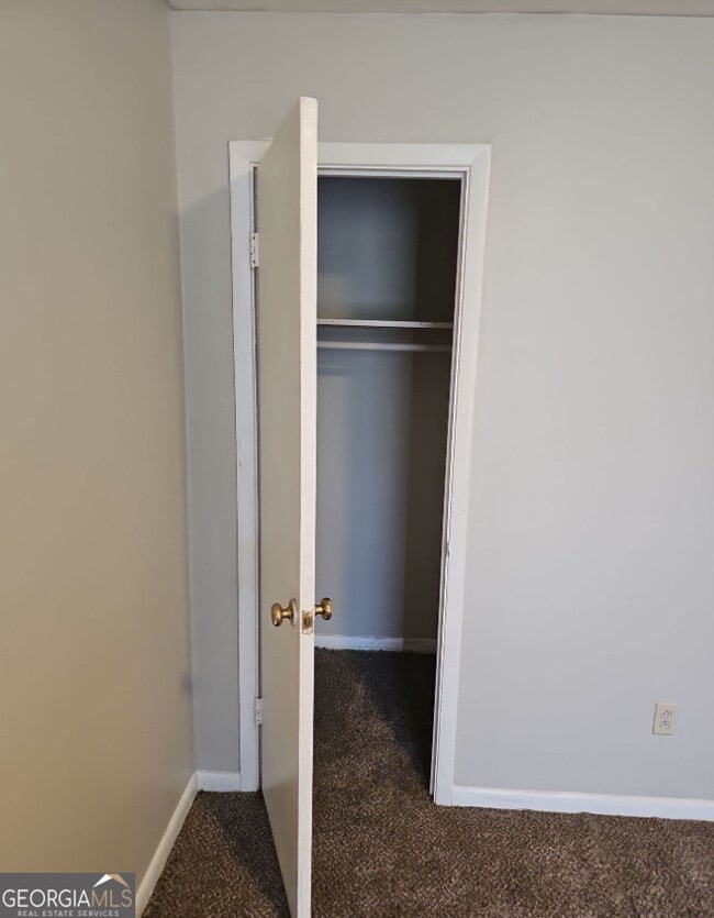 Building Photo - 6494 Lower Dixie Lake Rd