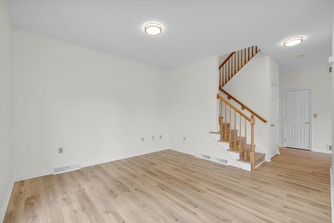 Building Photo - Charming 3BR Northampton Home – Cozy Livin...